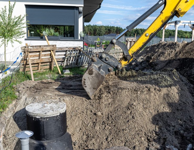 using-an-excavator-to-bury-a-10-m3-concrete-septic-2026-03-24-01-20-14-utc-scaled (1)